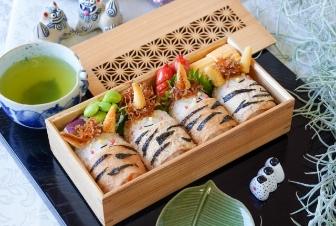 Let's go out together today. 2