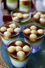 Let's go out together today. 3